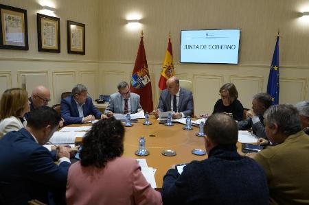 Imagen La colaboración de la Diputación y de la Junta permitirá invertir más de dos millones de euros en municipios de menos de mil habitantes, con una nueva edición del Fondo de Cohesión Territorial